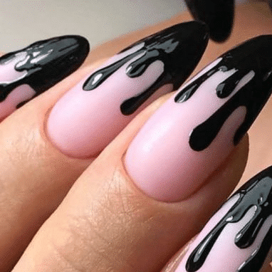 uñas negras con rosado