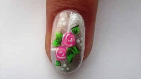 diseño de uñas con flores o ramas