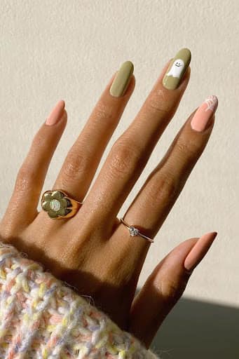 Uñas con fantasmas 3