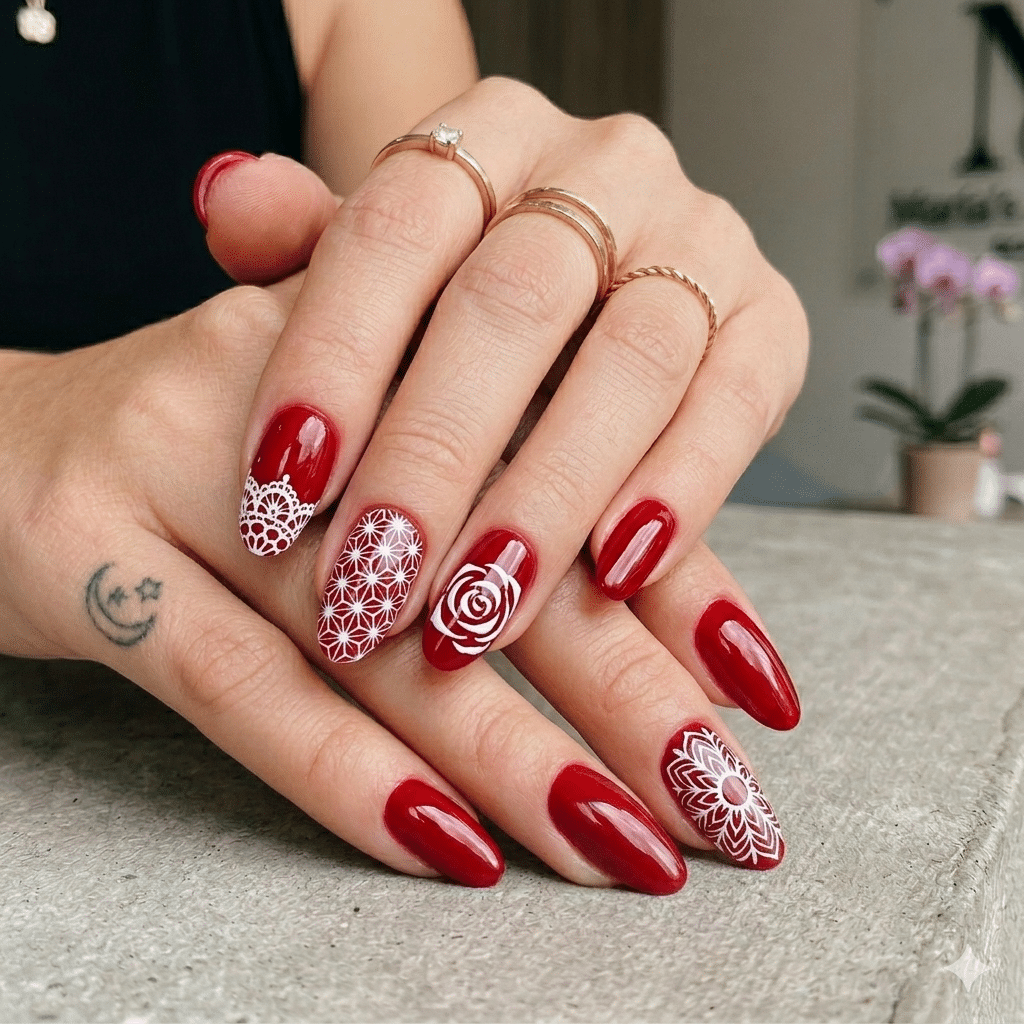 uñas semipermanentes rojas​