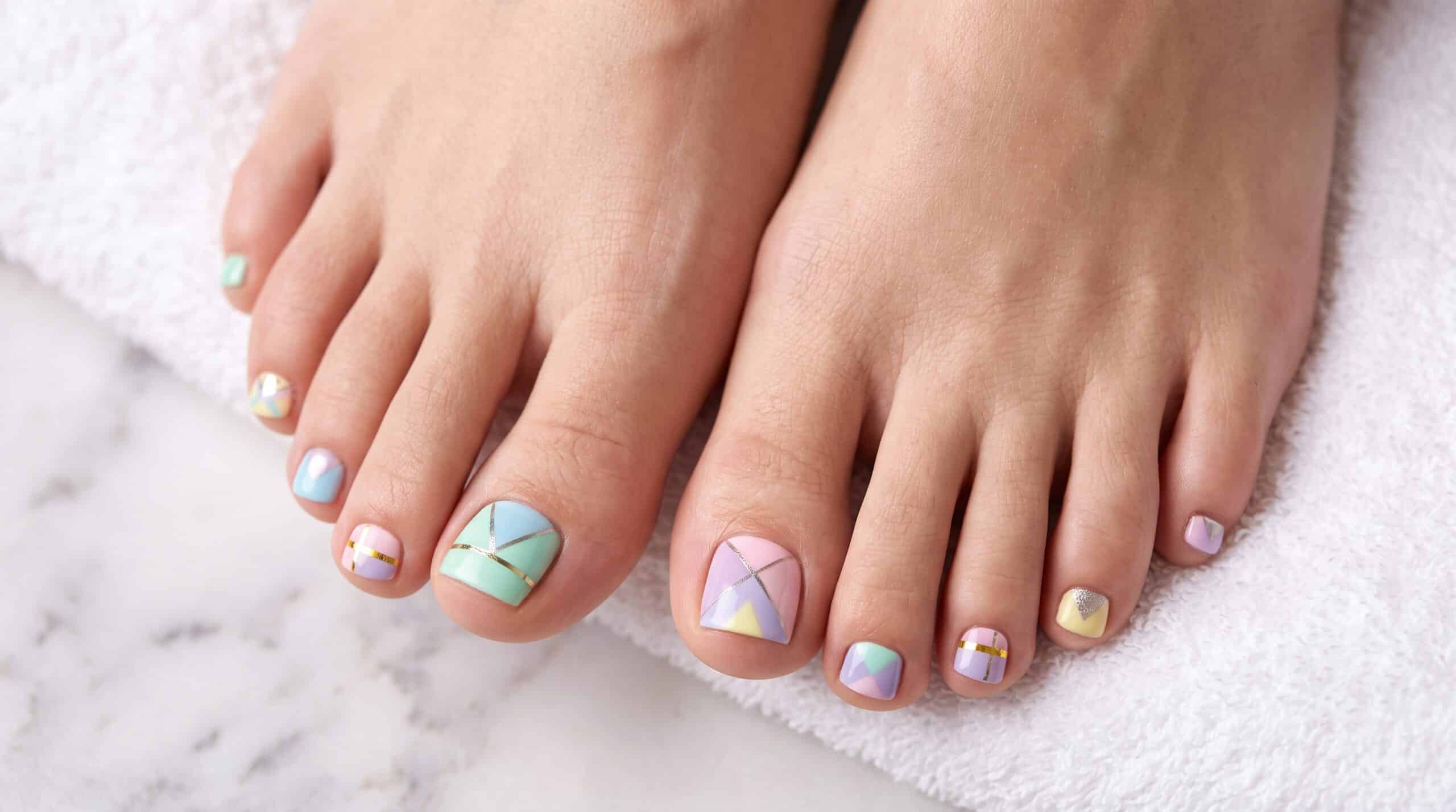 figuras de uñas para pies sencillas​