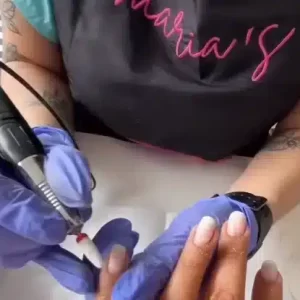 curso de uñas semipermanentes Medellin